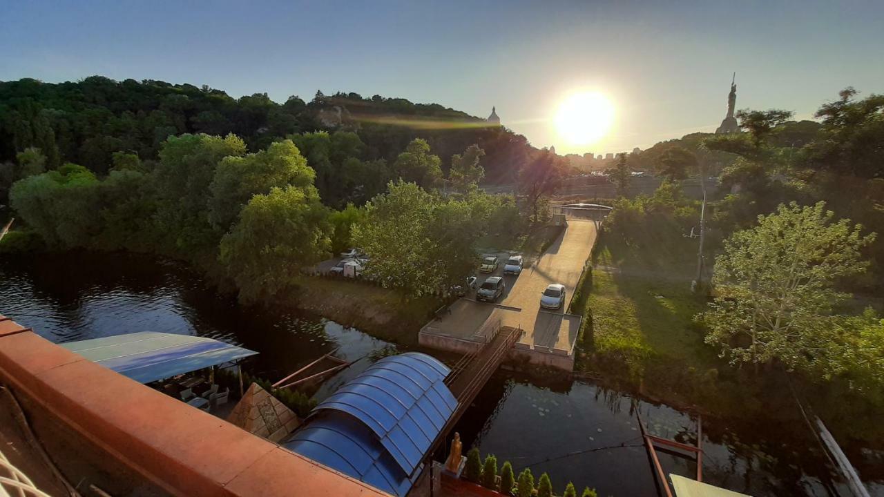 фараон 4*